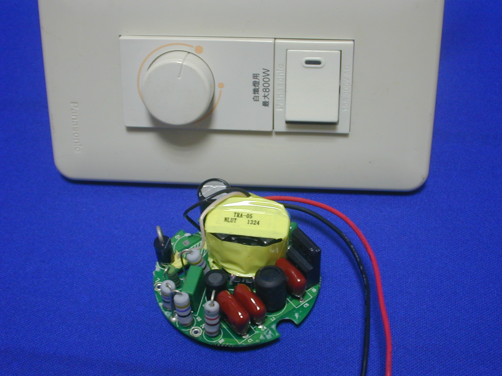 AC 90~264V Input